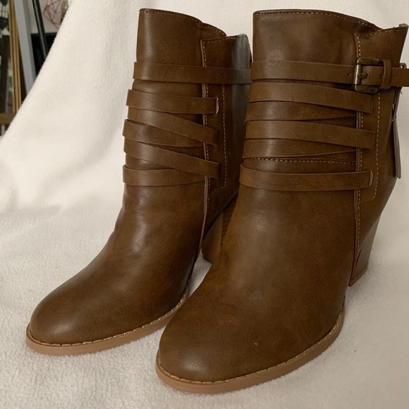 Boots - Picture 2 of 5